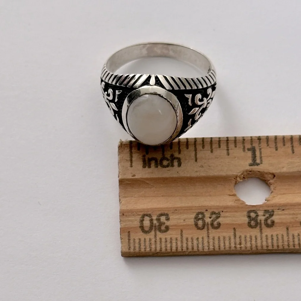 925 Silver fleur de lis green stone ring size 9.5